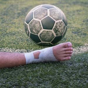 サッカーにおける怪我の種類と原因、予防方法